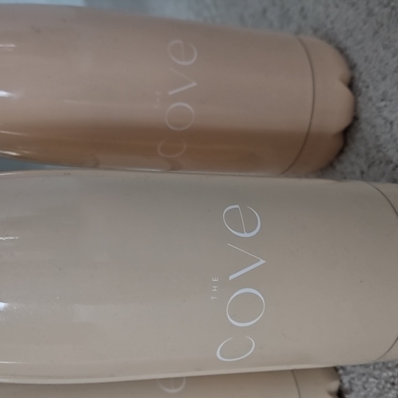 The Cove Atlantis Paradise Island Water Bottles NEW!! - Picture 2 of 3